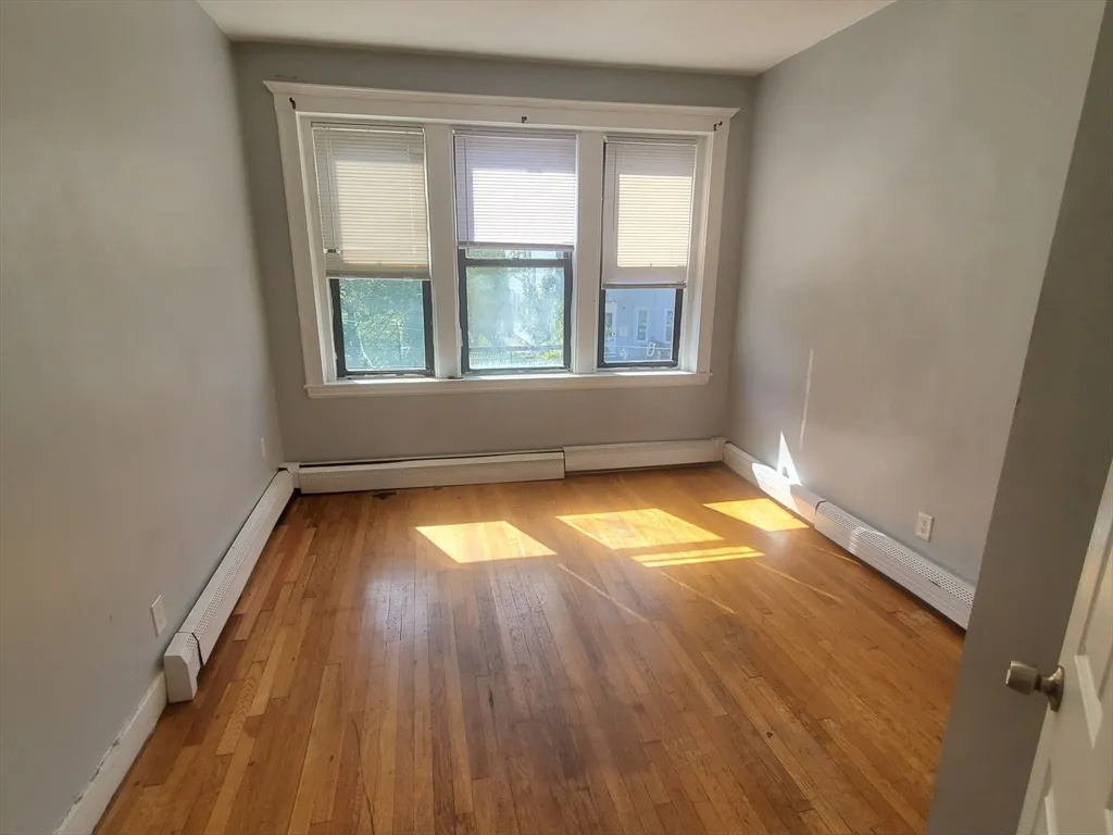 1 bed, 1 bath apartment for rent at 76 Walnut Park Unit 4, Roxbury — photo 3 of 9