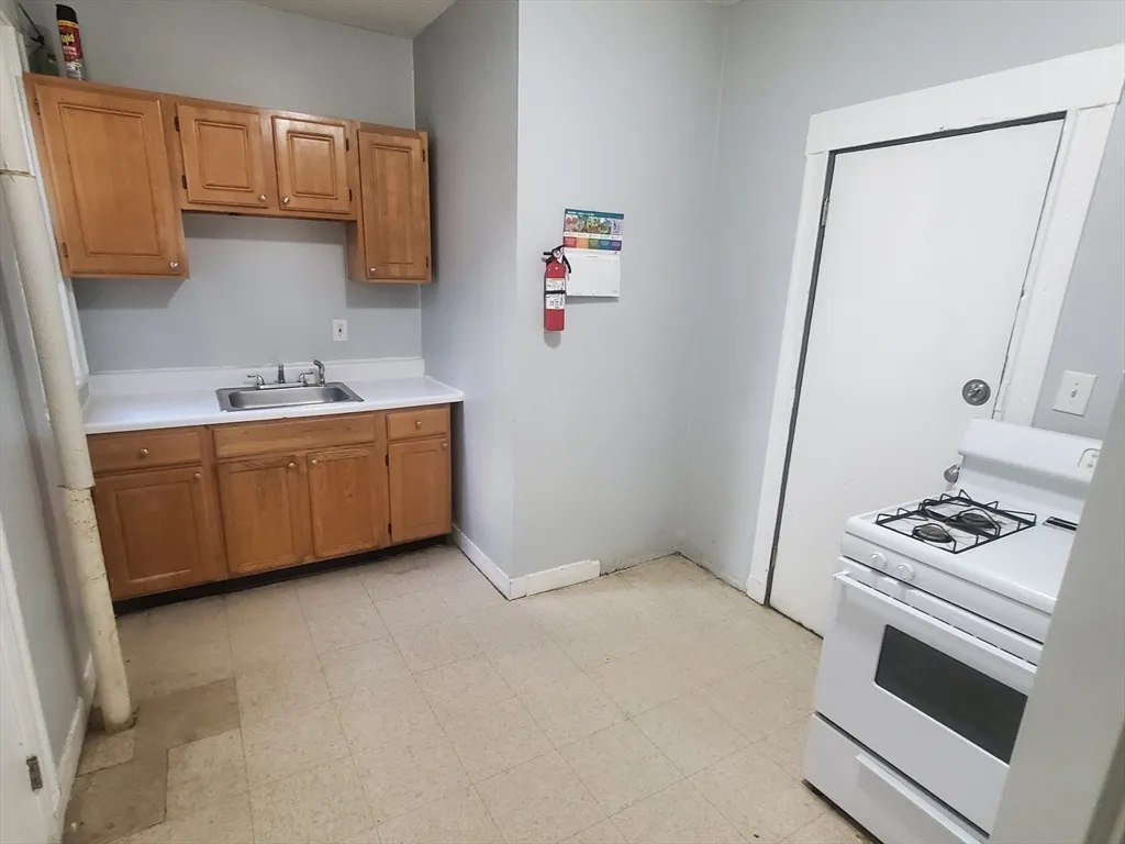 1 bed, 1 bath apartment for rent at 76 Walnut Park Unit 4, Roxbury