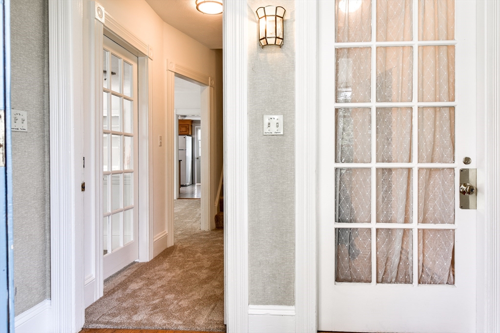 4 bed, 1 bath apartment for rent at 76 Walnut St Unit 76, Natick — photo 3 of 25