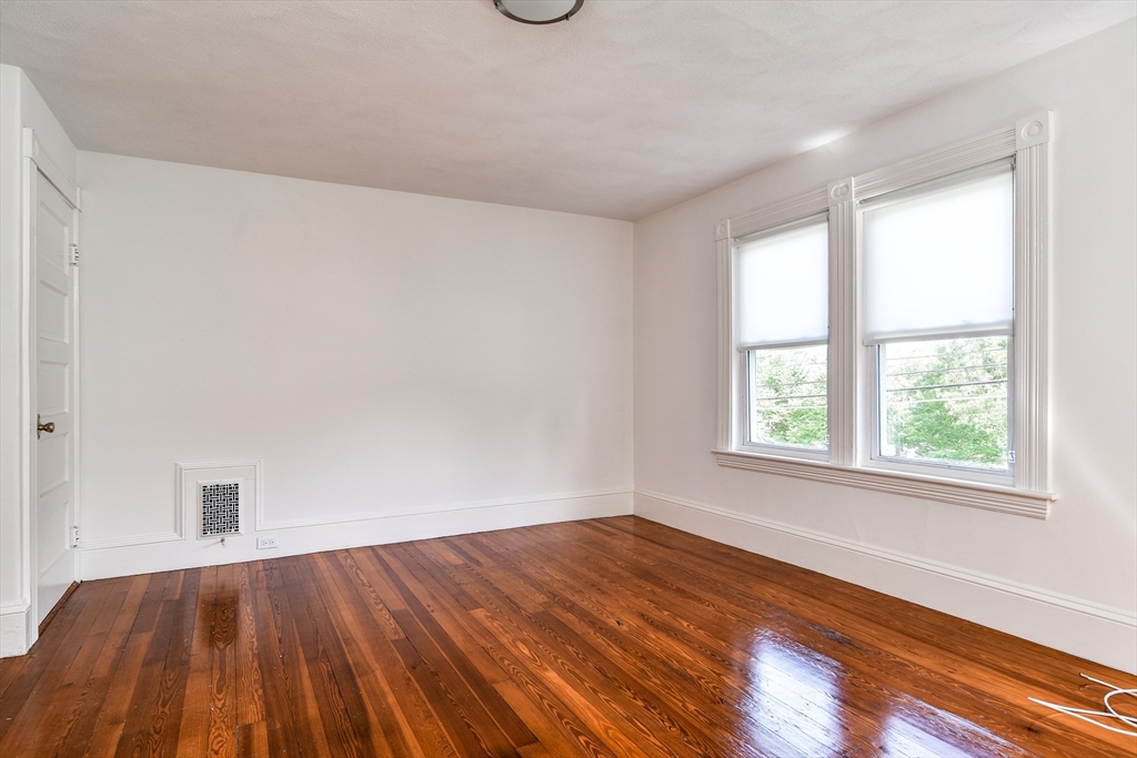 4 bed, 1 bath apartment for rent at 76 Walnut St Unit 76, Natick — photo 18 of 25