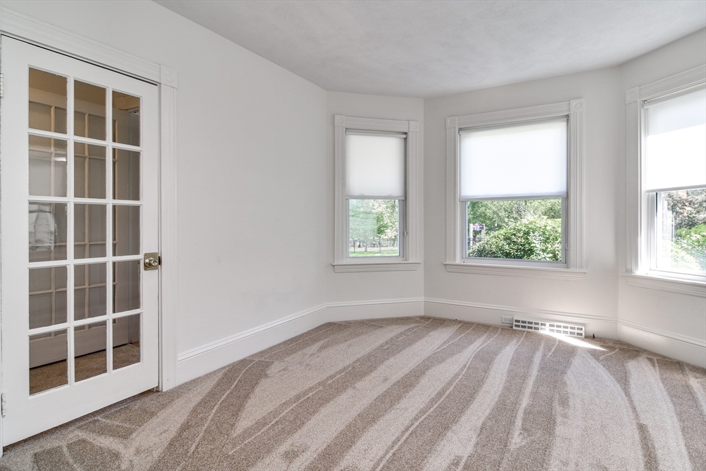 4 bed, 1 bath apartment for rent at 76 Walnut St Unit 76, Natick — photo 6 of 25