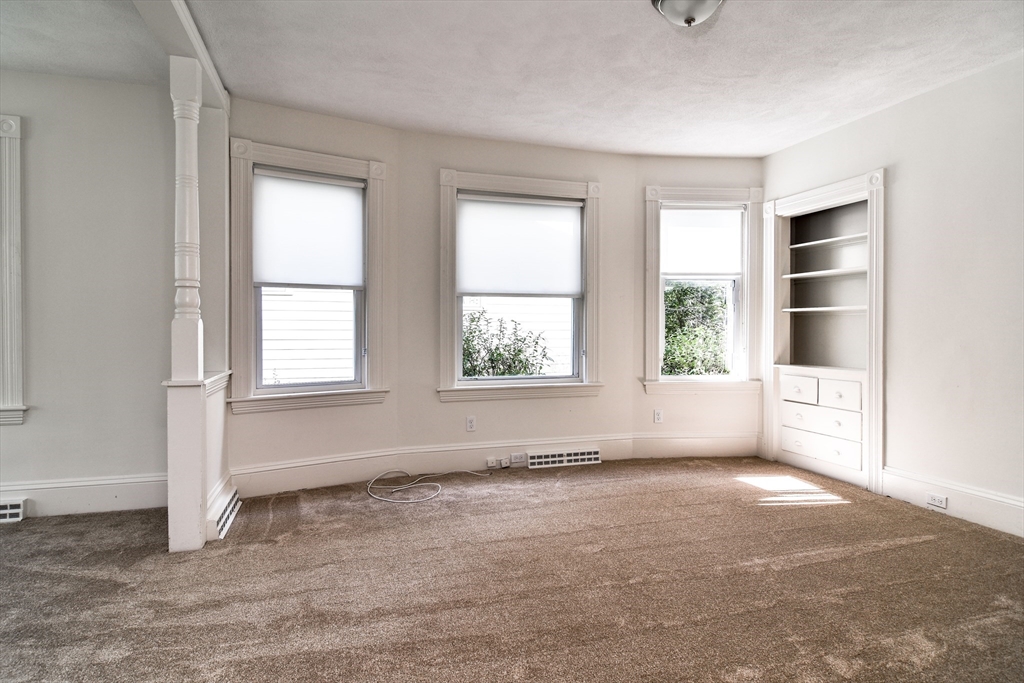 4 bed, 1 bath apartment for rent at 76 Walnut St Unit 76, Natick — photo 9 of 25