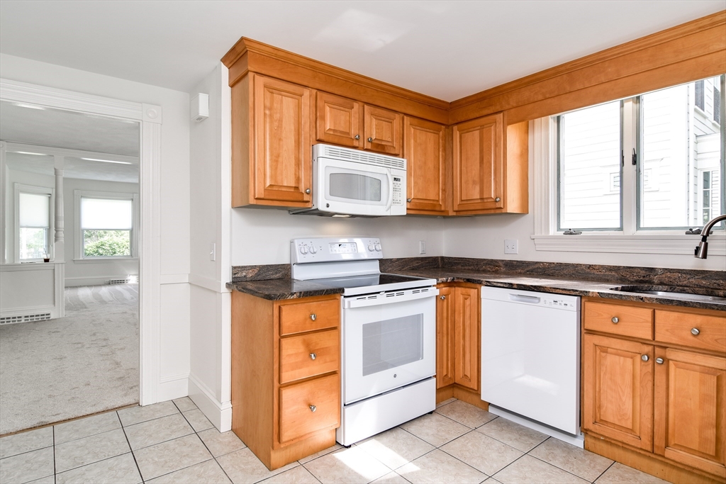 4 bed, 1 bath apartment for rent at 76 Walnut St Unit 76, Natick — photo 11 of 25