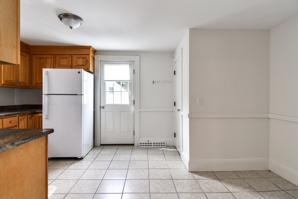 4 bed, 1 bath apartment for rent at 76 Walnut St Unit 76, Natick — photo 13 of 25