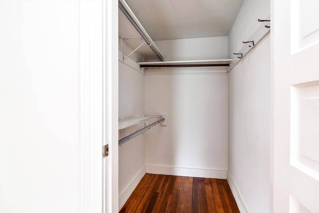4 bed, 1 bath apartment for rent at 76 Walnut St Unit 76, Natick — photo 23 of 25