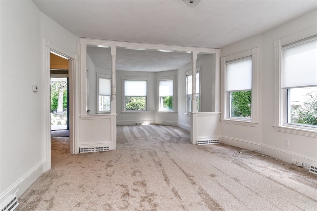 4 bed, 1 bath apartment for rent at 76 Walnut St Unit 76, Natick — photo 4 of 25