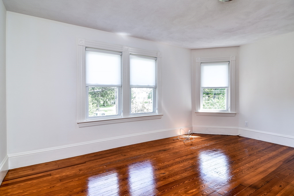 4 bed, 1 bath apartment for rent at 76 Walnut St Unit 76, Natick — photo 17 of 25