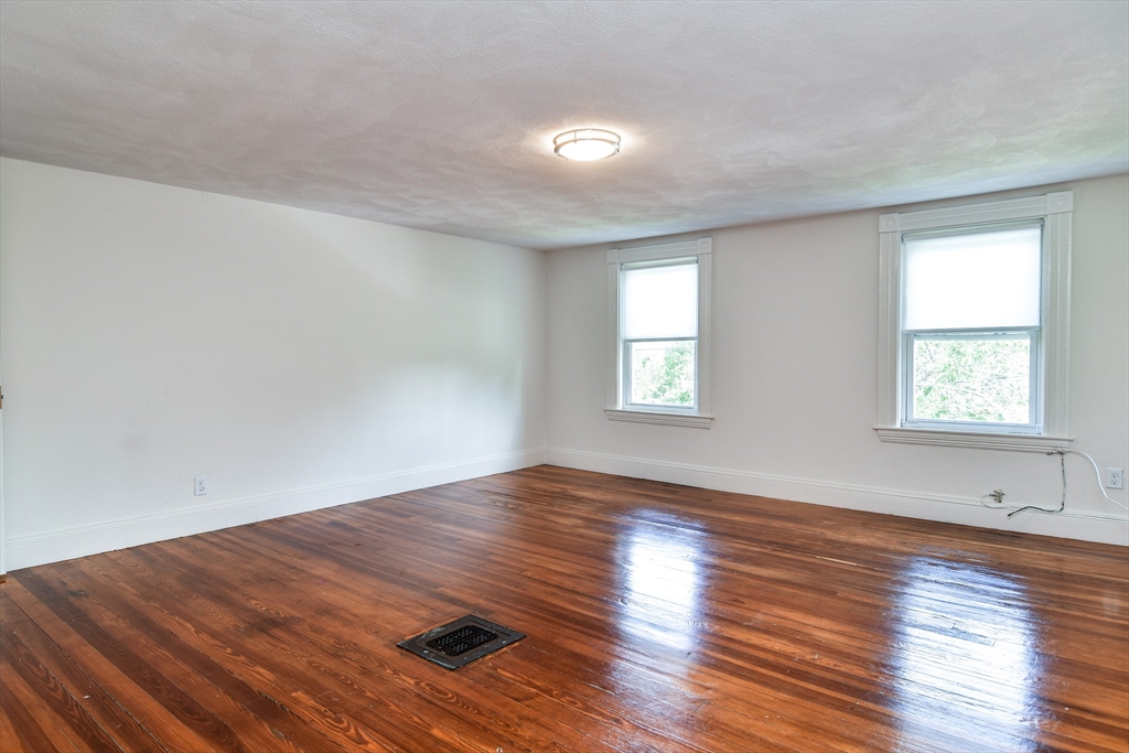 4 bed, 1 bath apartment for rent at 76 Walnut St Unit 76, Natick — photo 21 of 25