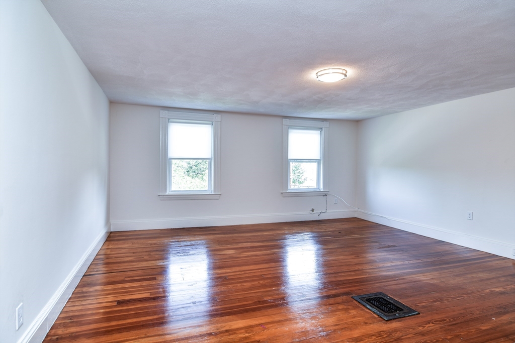 4 bed, 1 bath apartment for rent at 76 Walnut St Unit 76, Natick — photo 22 of 25