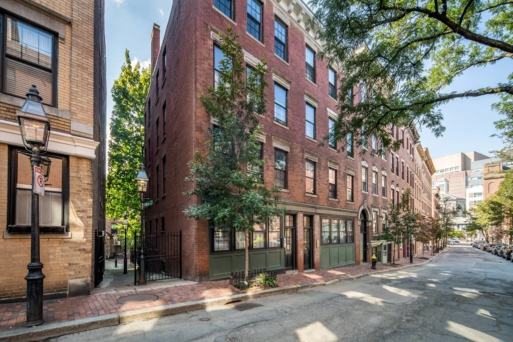 2 bed, 1 bath apartment for rent at 76 West Cedar St Unit 3R, Beacon Hill — photo 2 of 21