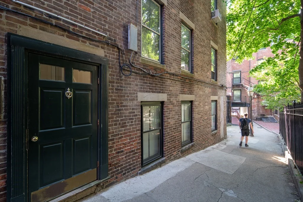 2 bed, 1 bath apartment for rent at 76 West Cedar St Unit 3R, Beacon Hill — photo 3 of 21