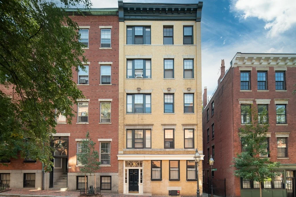 2 bed, 1 bath apartment for rent at 76 West Cedar St Unit 3R, Beacon Hill