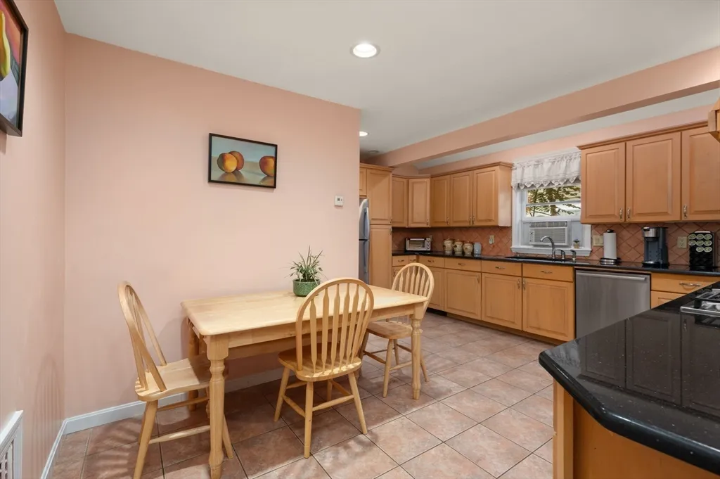 2 bed, 1 bath apartment for rent at 76 Windsor Rd Unit 1, Tufts University — photo 7 of 32