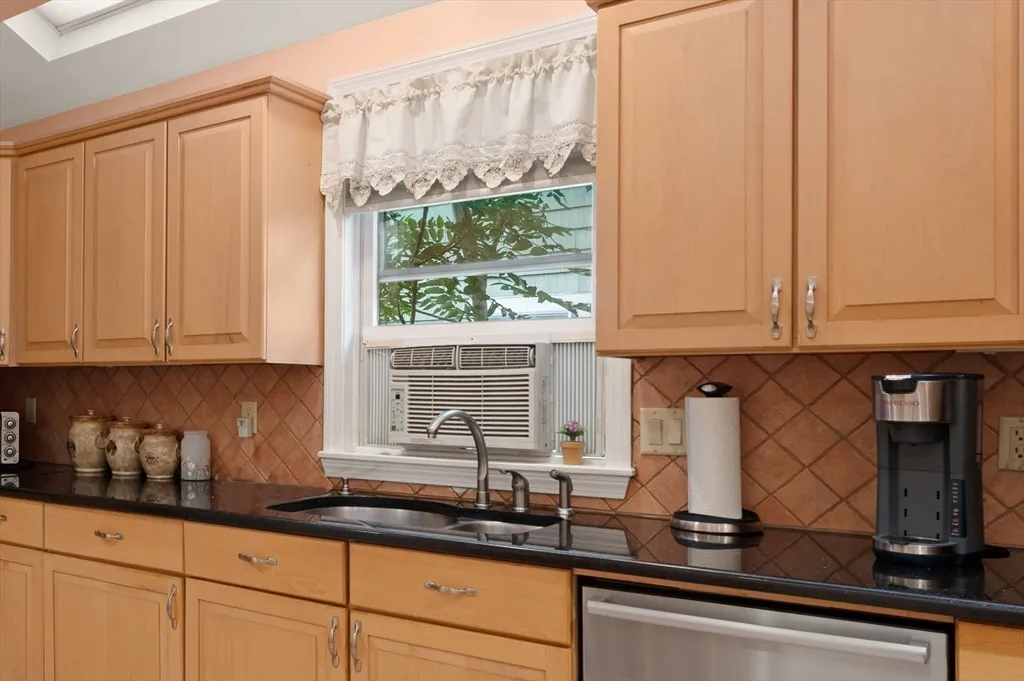 2 bed, 1 bath apartment for rent at 76 Windsor Rd Unit 1, Tufts University — photo 9 of 32