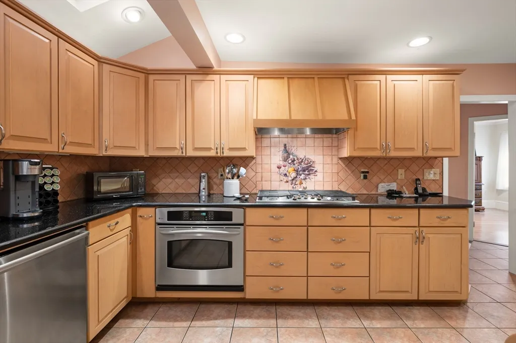 2 bed, 1 bath apartment for rent at 76 Windsor Rd Unit 1, Tufts University — photo 5 of 32