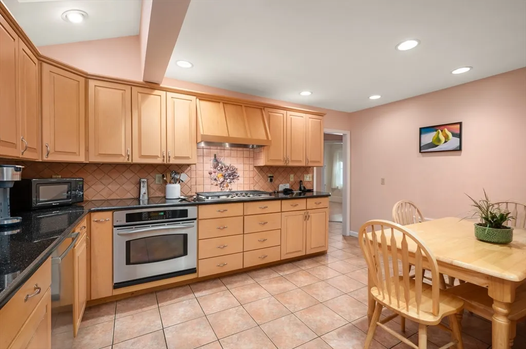 2 bed, 1 bath apartment for rent at 76 Windsor Rd Unit 1, Tufts University — photo 4 of 32