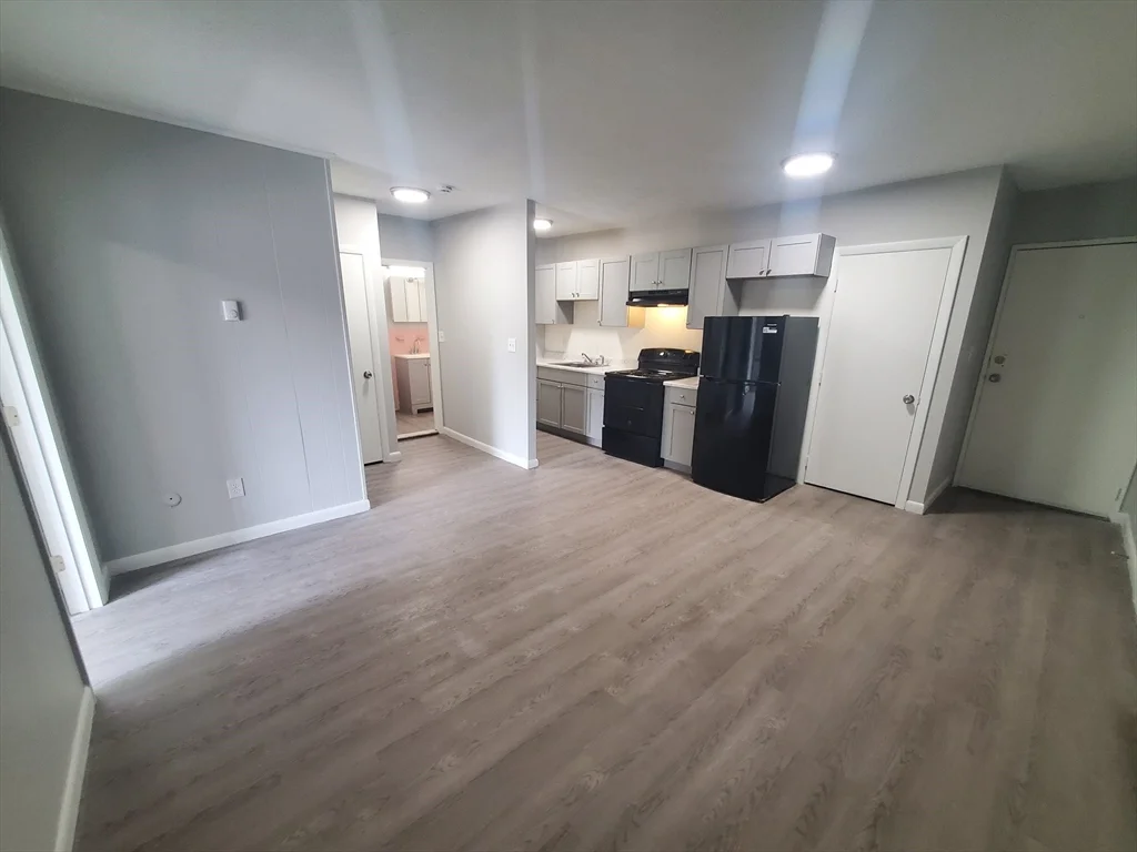 2 bed, 1 bath apartment for rent at 760 Cummins Highway Unit 32, Mattapan — photo 3 of 13