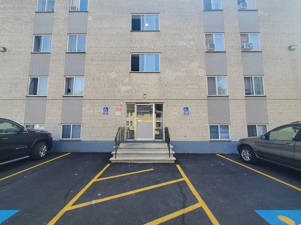 2 bed, 1 bath apartment for rent at 760 Cummins Highway Unit 32, Mattapan — photo 10 of 13