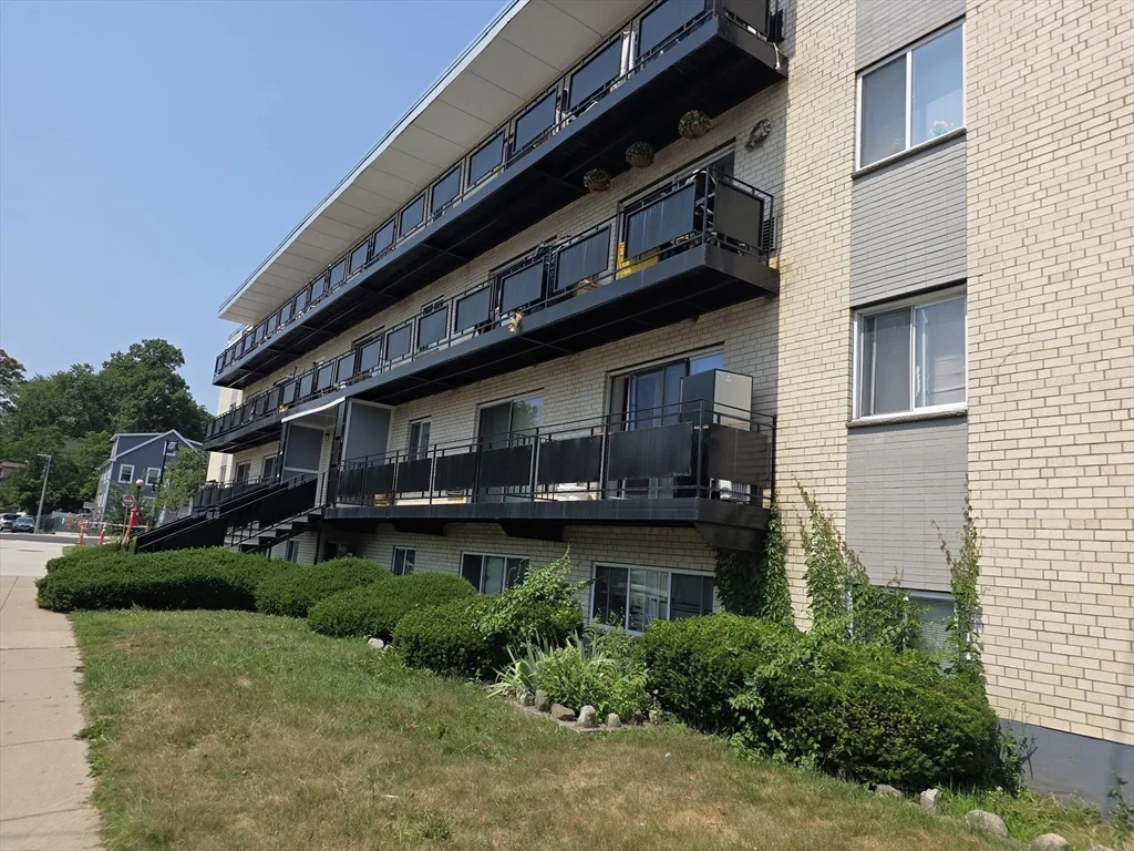 Studio bed, 1 bath apartment for rent at 760 Cummins Highway Unit 34, Mattapan — photo 16 of 17