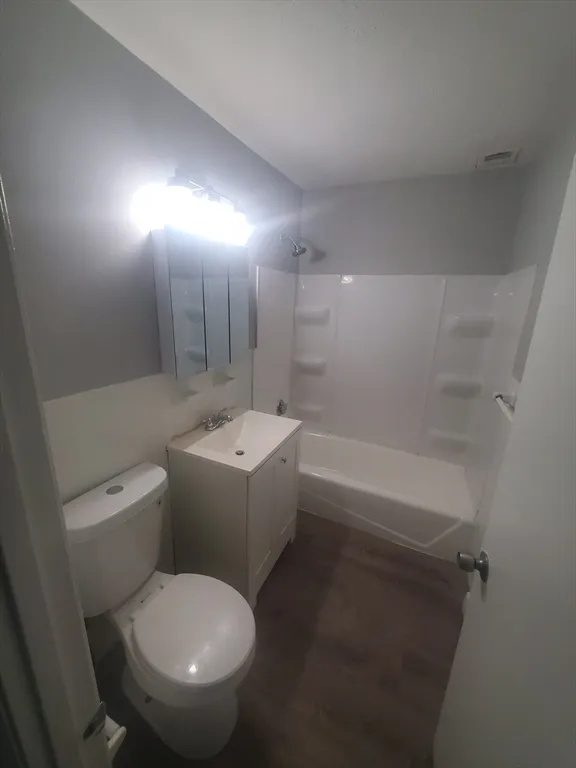 1 bed, 1 bath apartment for rent at 760 Cummins Highway Unit 4, Mattapan — photo 8 of 10
