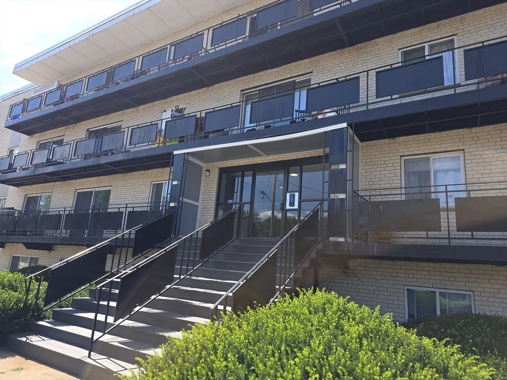 2 bed, 1 bath apartment for rent at 760 Cummins Highway Unit 6, Mattapan — photo 10 of 13