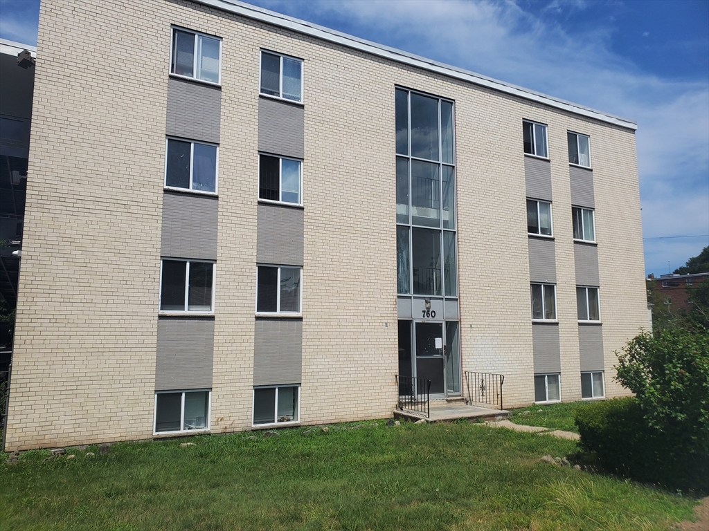 2 bed, 1 bath apartment for rent at 760 Cummins Highway Unit 8, Mattapan — photo 12 of 14
