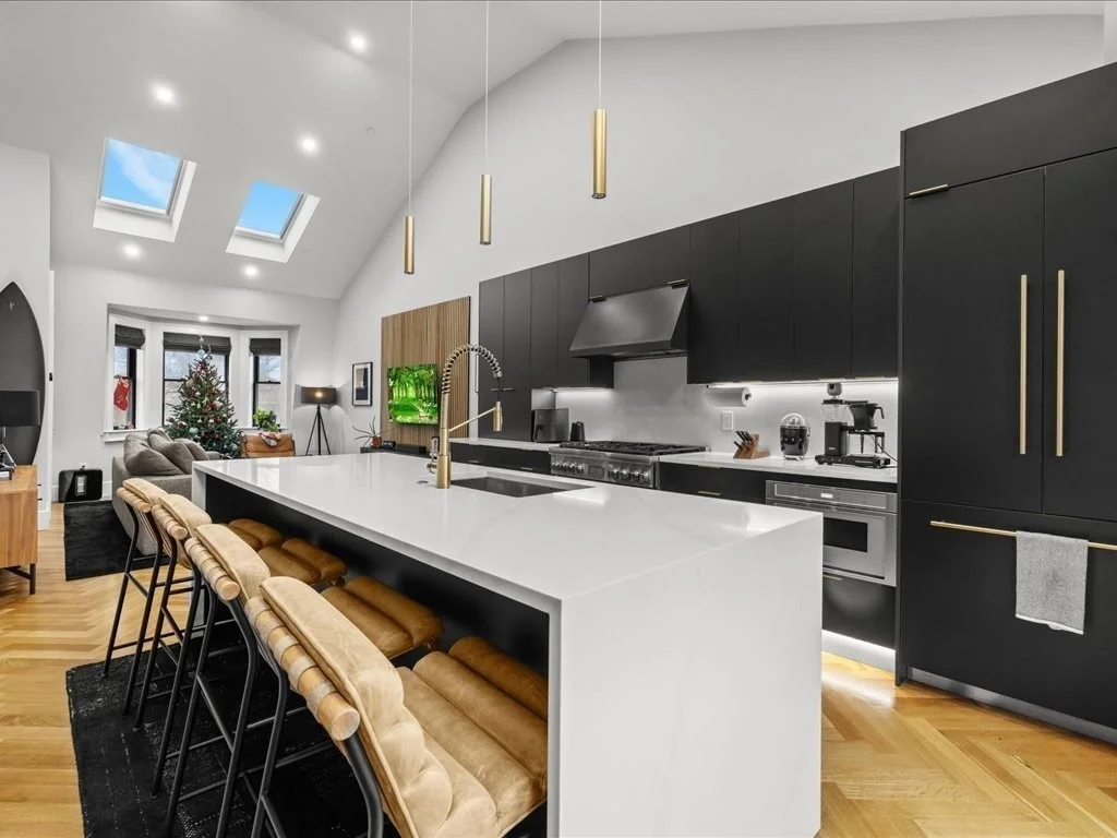 4 bed, 2 bath apartment for rent at 760 E Broadway Unit U:2, South Boston