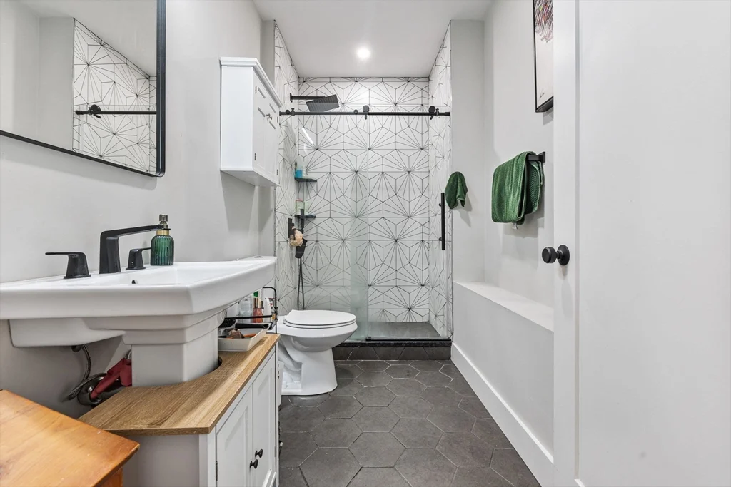 3 bed, 2 bath apartment for rent at 761 Washington St Unit 1, Dorchester — photo 10 of 14
