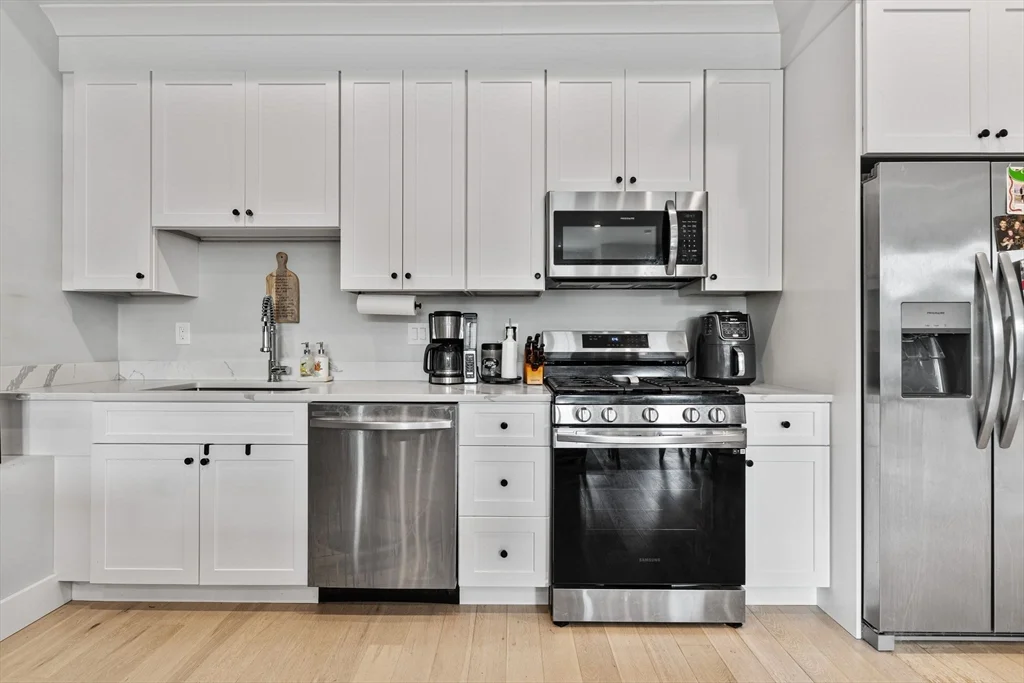 3 bed, 2 bath apartment for rent at 761 Washington St Unit 1, Dorchester — photo 4 of 14