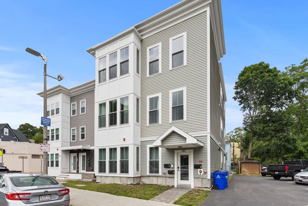 3 bed, 2 bath apartment for rent at 761 Washington St Unit 1, Dorchester — photo 13 of 14