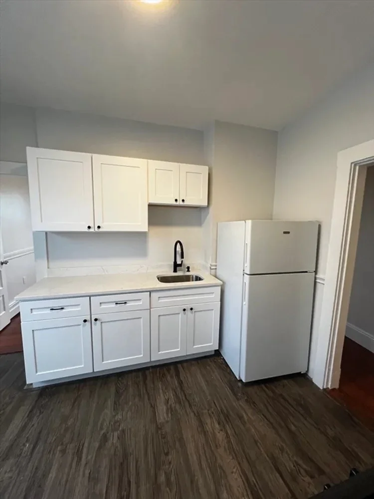 2 bed, 1 bath apartment for rent at 765 Broadway Unit 10, Everett — photo 4 of 11