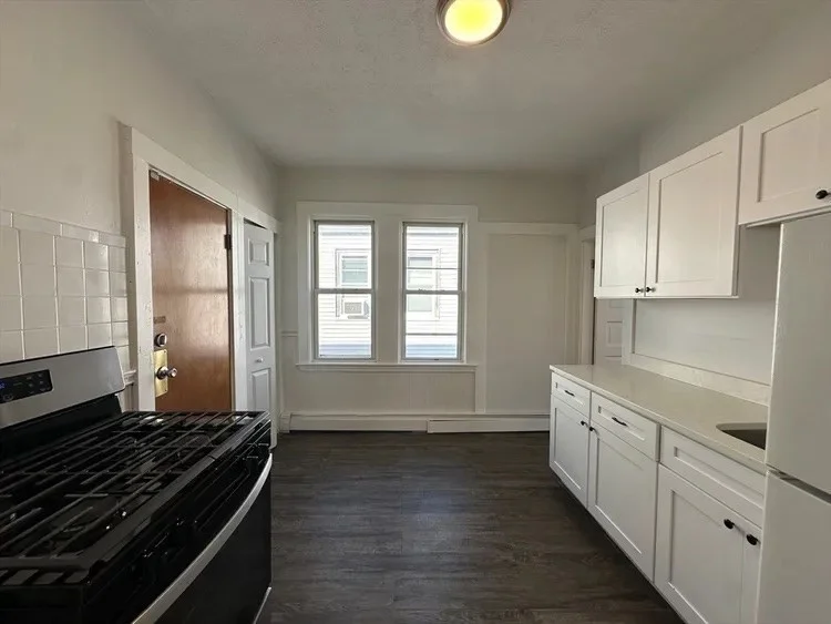 2 bed, 1 bath apartment for rent at 765 Broadway Unit 10, Everett