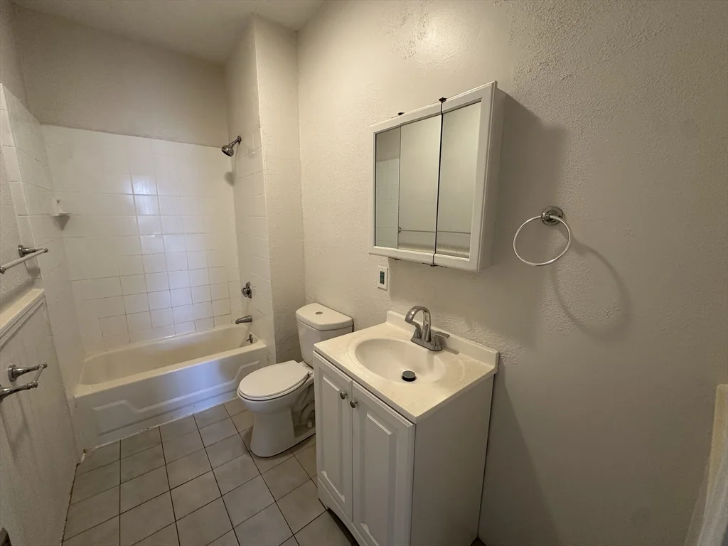 2 bed, 1 bath apartment for rent at 765 Broadway Unit 4, Everett — photo 11 of 13