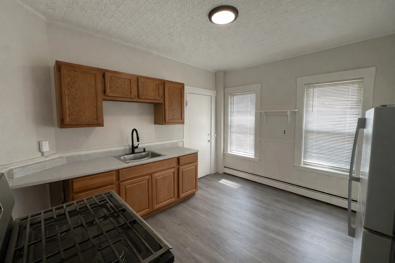 2 bed, 1 bath apartment for rent at 765 Broadway Unit 4, Everett — photo 1 of 12