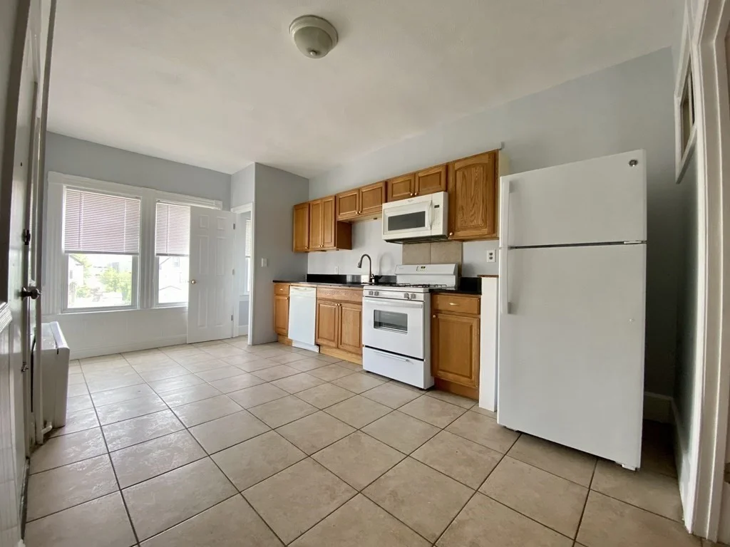 1 bed, 1 bath apartment for rent at 765 Broadway Unit 5, Bellingham Square — photo 2 of 12