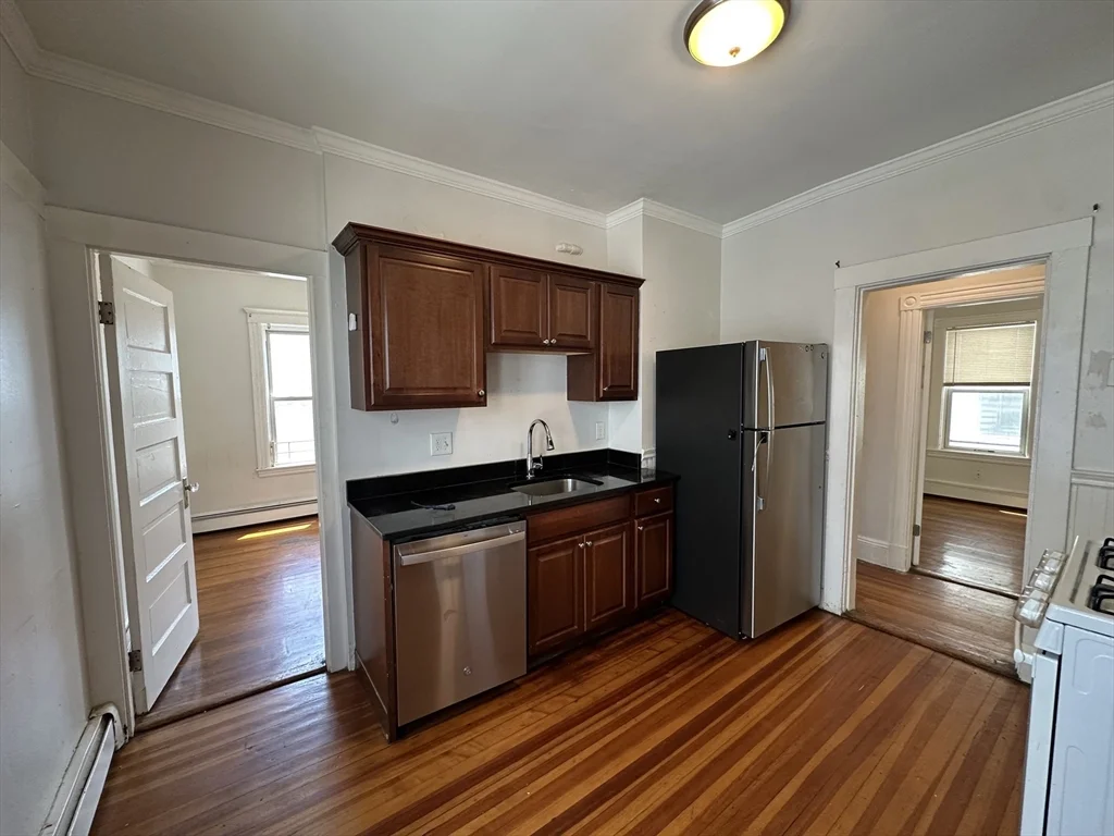 2 bed, 1 bath apartment for rent at 765 Broadway Unit 6, Everett