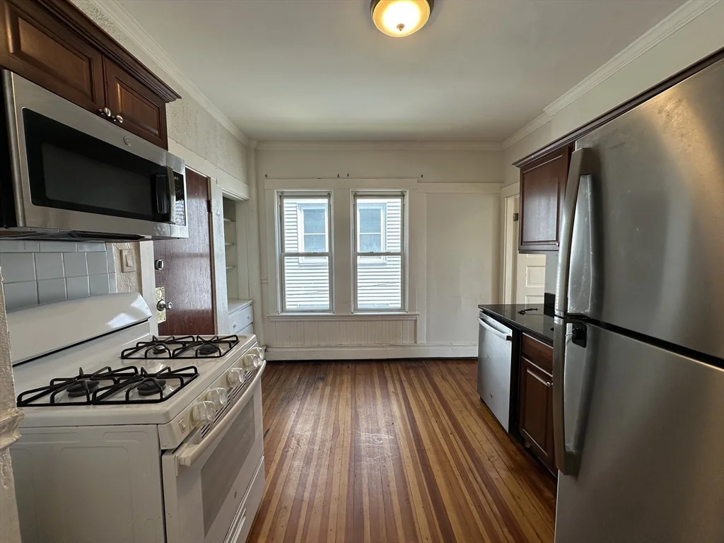 2 bed, 1 bath apartment for rent at 765 Broadway Unit 6, Everett — photo 3 of 12