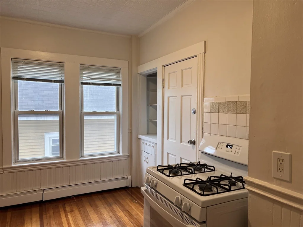 2 bed, 1 bath apartment for rent at 765 Broadway Unit 7, Everett — photo 9 of 11