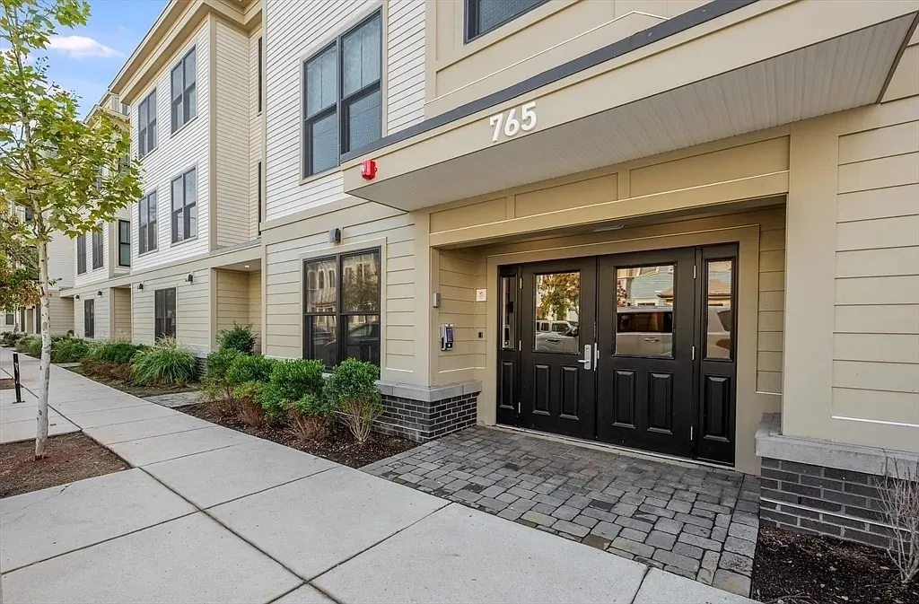 2 bed, 2 bath apartment for rent at 765 East 3rd St Unit 201, South Boston — photo 9 of 10