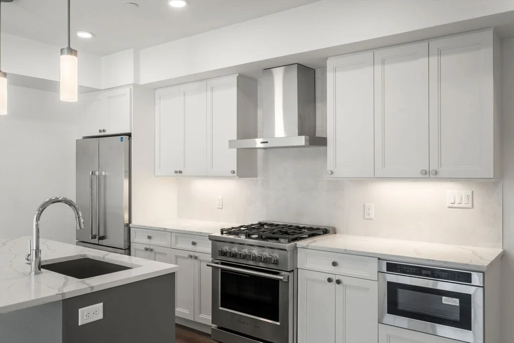 2 bed, 2 bath apartment for rent at 765 East 3rd St Unit 303, South Boston — photo 4 of 31