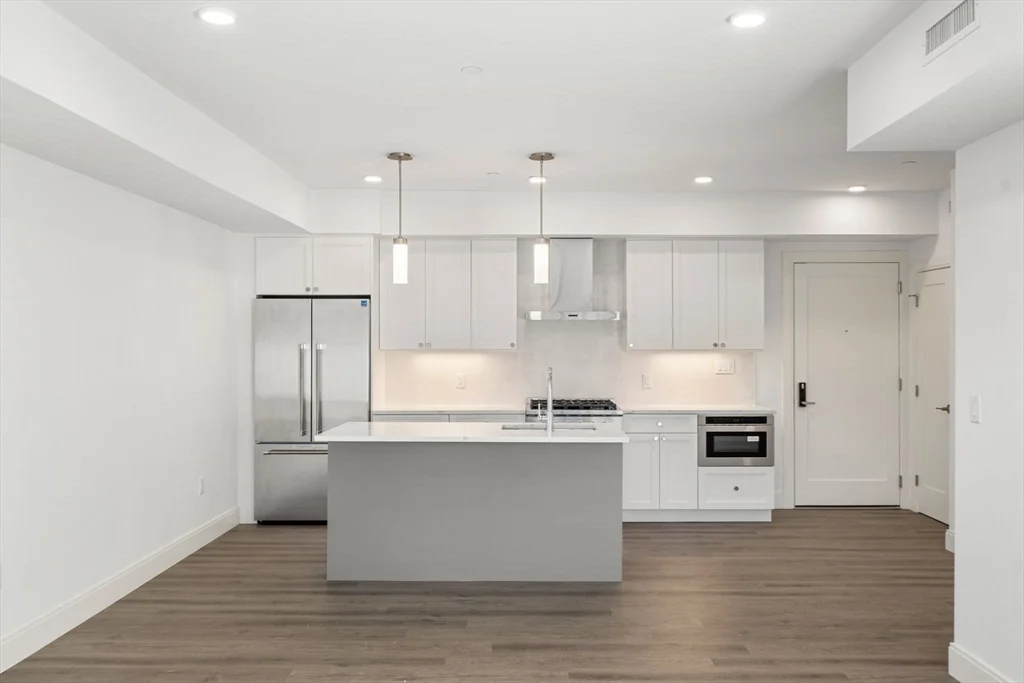2 bed, 2 bath apartment for rent at 765 East 3rd St Unit 303, South Boston — photo 5 of 31
