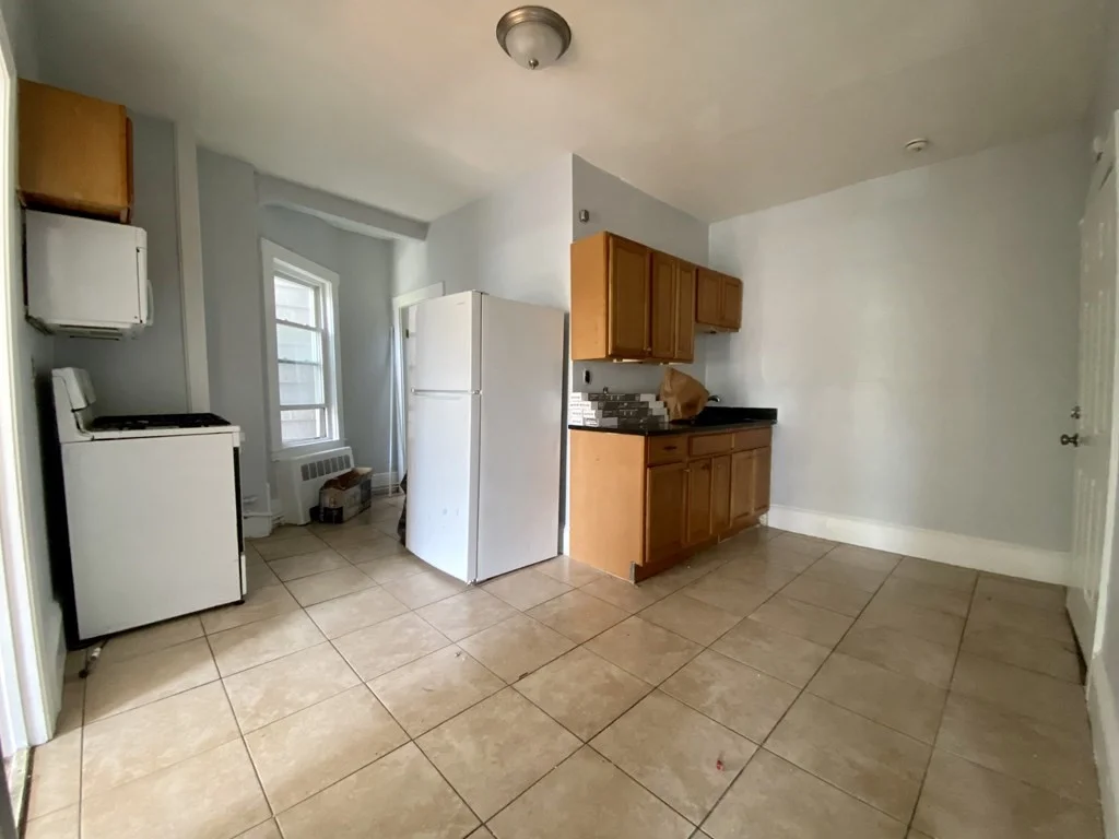2 bed, 1 bath apartment for rent at 767 Broadway Unit 3, Bellingham Square — photo 2 of 10