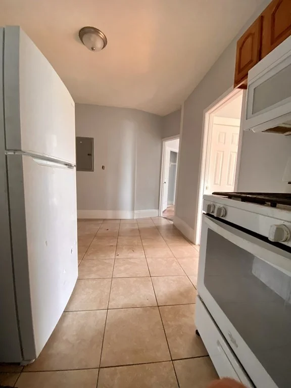 2 bed, 1 bath apartment for rent at 767 Broadway Unit 3, Bellingham Square — photo 9 of 10