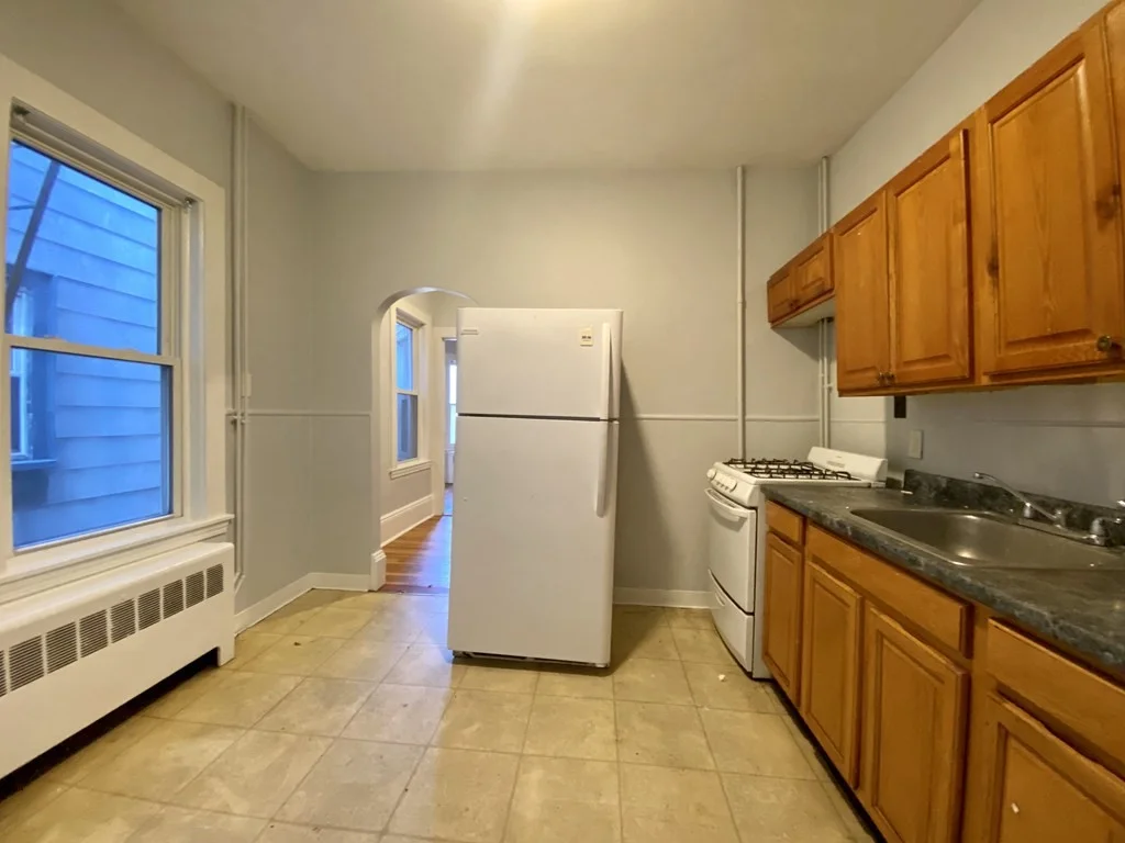 1 bed, 1 bath apartment for rent at 767 Broadway Unit 4, Bellingham Square — photo 5 of 6