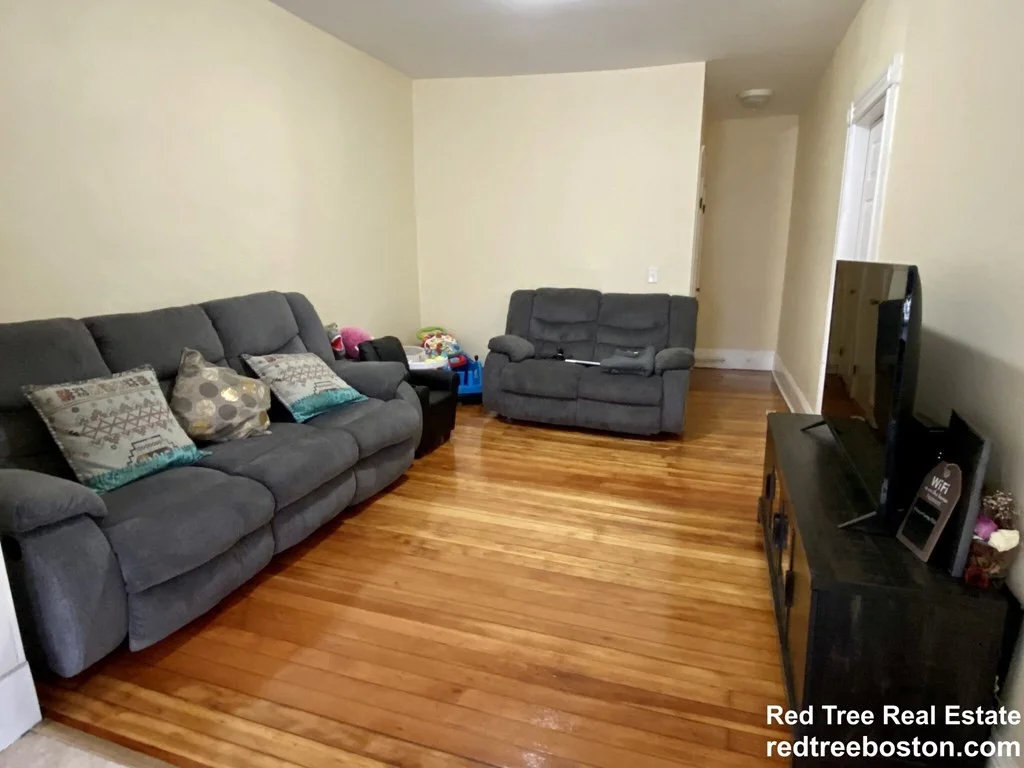 1 bed, 1 bath apartment for rent at 769 Broadway Unit 3, Bellingham Square — photo 2 of 5