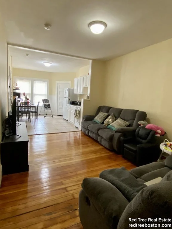 1 bed, 1 bath apartment for rent at 769 Broadway Unit 3, Bellingham Square — photo 1 of 5