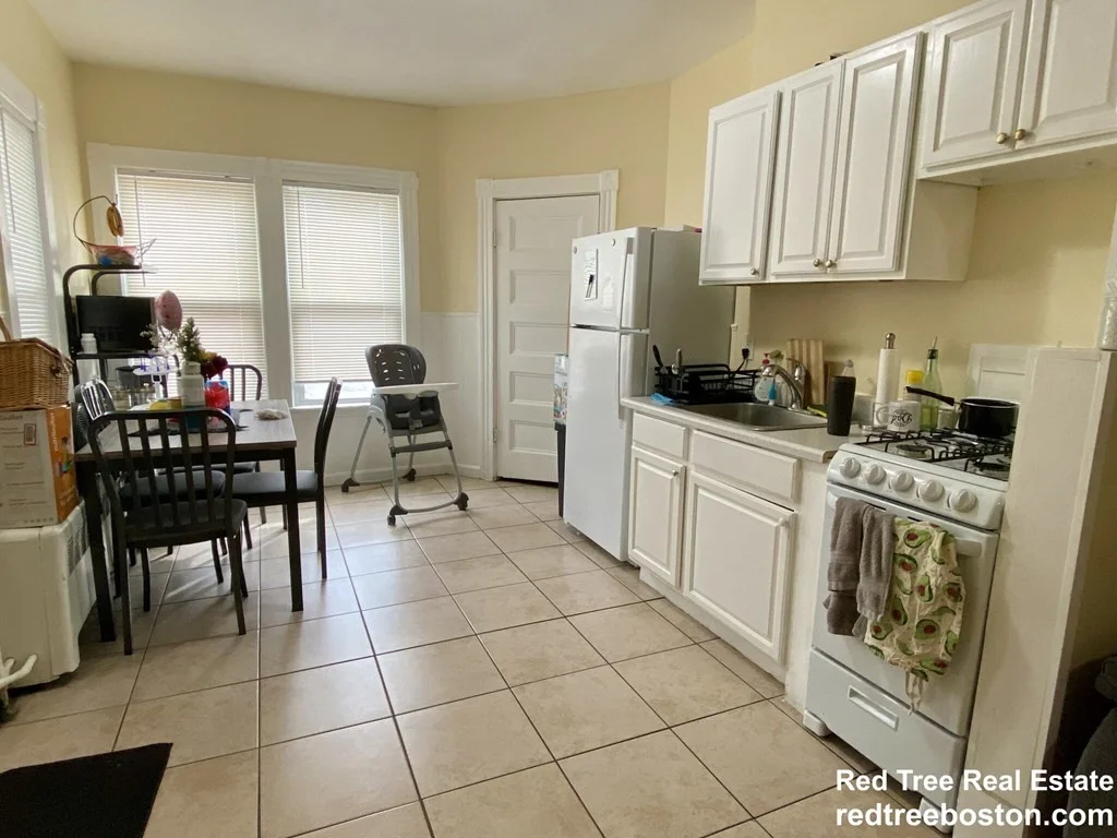 1 bed, 1 bath apartment for rent at 769 Broadway Unit 3, Bellingham Square — photo 3 of 5