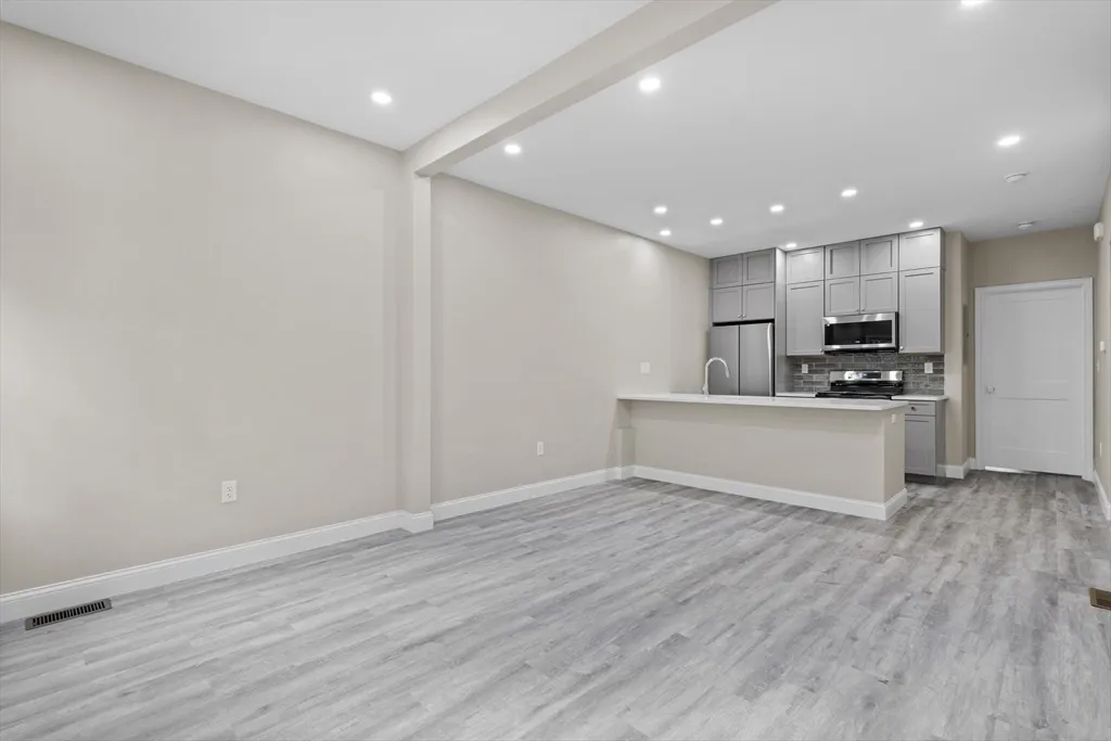 2 bed, 2 bath apartment for rent at 769 East 6th St Unit 1, South Boston — photo 3 of 18