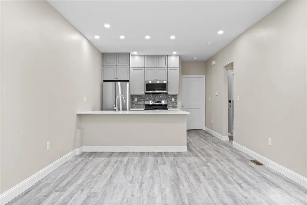 2 bed, 2 bath apartment for rent at 769 East 6th St Unit 1, South Boston — photo 4 of 18