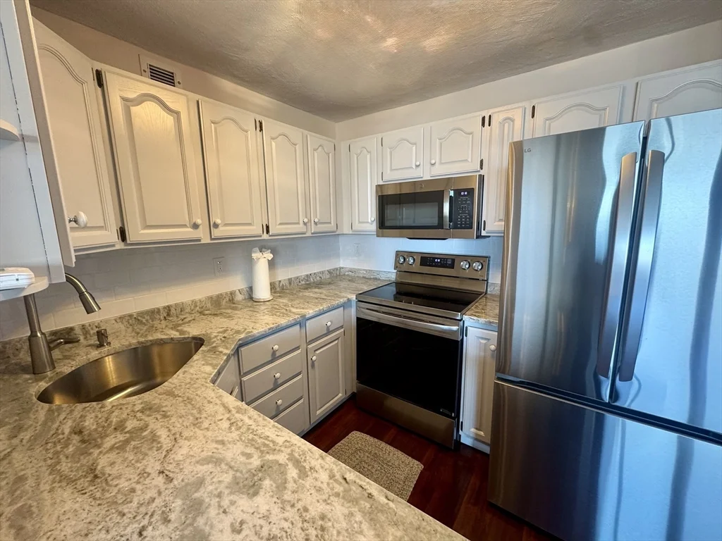 2 bed, 2 bath apartment for rent at 77 Adams St Unit 1104, Quincy — photo 2 of 22